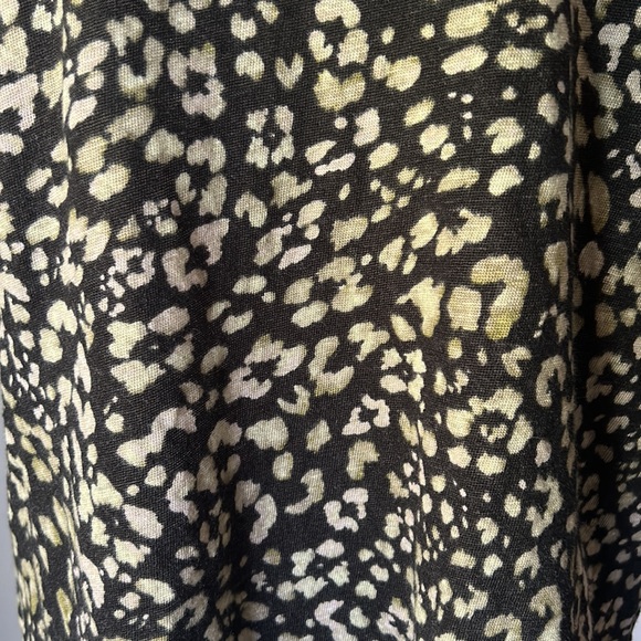 Tommy Bahama Women’s 100% Linen Green Ruffle Sleeve Top - Picture 3 of 7